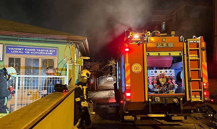 Kocaeli'nde korkutan yangın: Sahur vakti camiden dumanlar yükseldi!