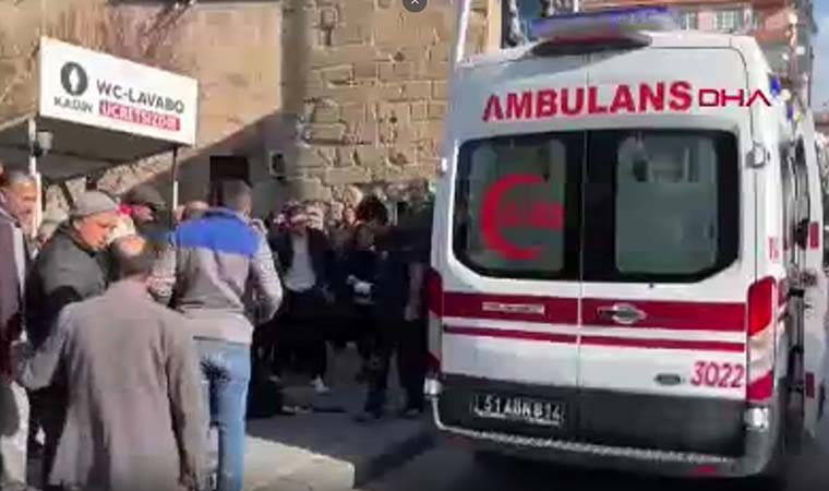 Caddede eşi ile yürürken kalp krizi geçirdi