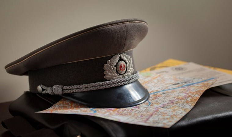 Eski Stasi mensubu 50 yıl sonra hakim karşısına çıktı