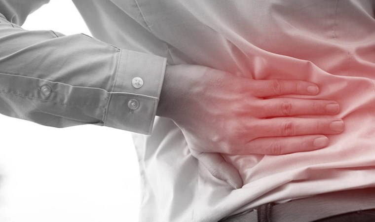 Tüm gün oturuyorsanız şu an yapmanız gereken hareketler: Sırtınızı ve belinizi rahatlatmanız için uzmanlar öneriyor...