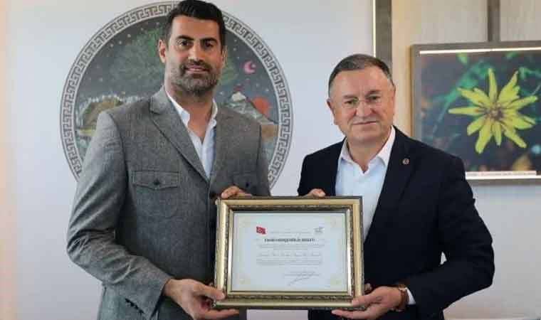 Hatay'dan, Volkan Demirel'e fahri hemşehrilik beratı
