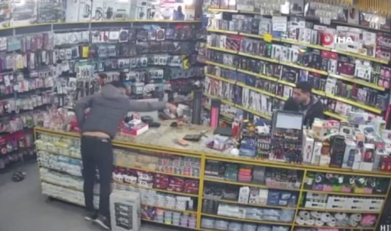 İstanbul'da dehşet anları... Husumetlisine kurşun yağdırdı!