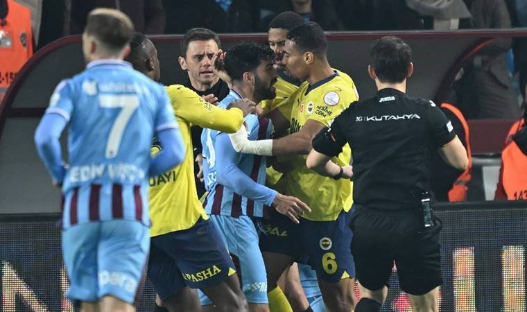 Eski hakemler Trabzonspor - Fenerbahçe maçını yorumladı: İşte olaylı maçın tartışmalı pozisyonları!
