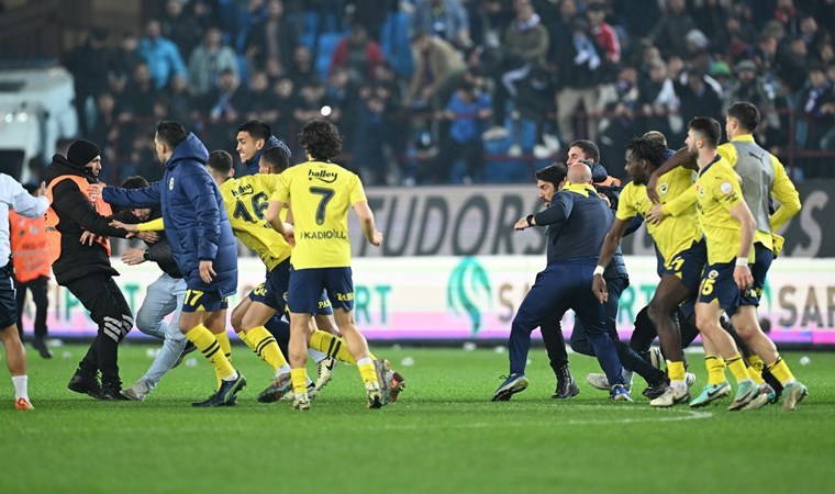 Taraftarlar futbolculara saldırmıştı