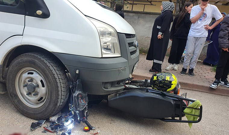 'Dur' ihtarına uymadı: 16 yaşındaki ehliyetsiz sürücü kamyonetin altına girdi