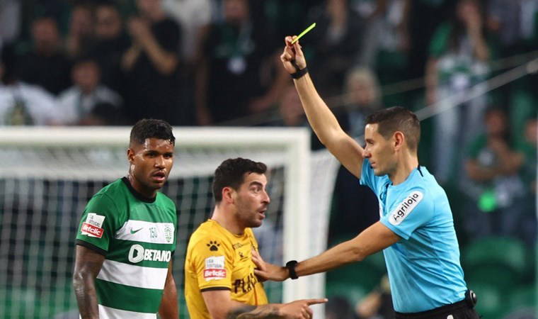 Hakem, penaltı kararını tüm stadyuma açıkladı