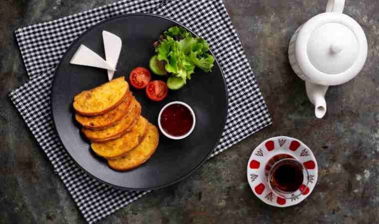 Saatlerce tok tutacak pratik yumurtalı ekmek tarifi...