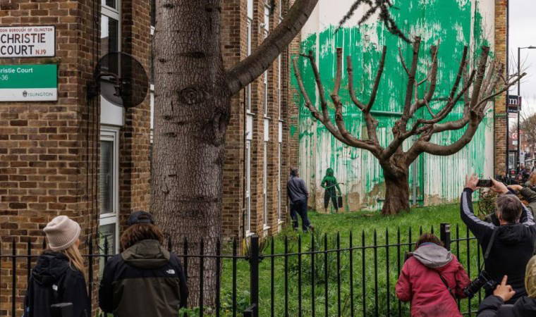 Banksy'nin Londra'daki yeni eserine ziyaretçi akını