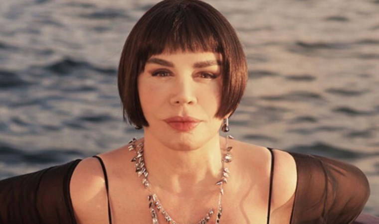 Sezen Aksu'dan endişelendiren fotoğraf: Bileğindeki hasta künyesi dikkat çekti