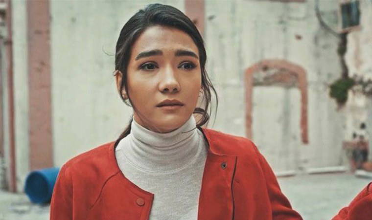 Aybüke Pusat Charlie Chaplin'in tiyatro oyununda