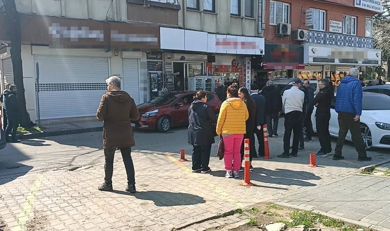 Kar payı vaadiyle altın ve döviz alan kuyumcu kaçtı!