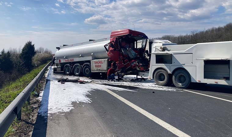 Anadolu otoyolunda feci kaza... Tanker tıra arkadan çarptı