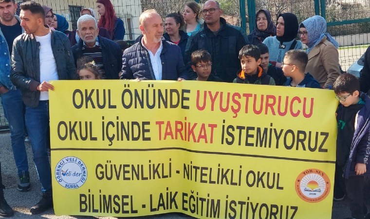 Veli-Der'den tarikatlar ve uyuşturucuya karşı protesto: 'Devlet okulları kaderine terk edilmiş'