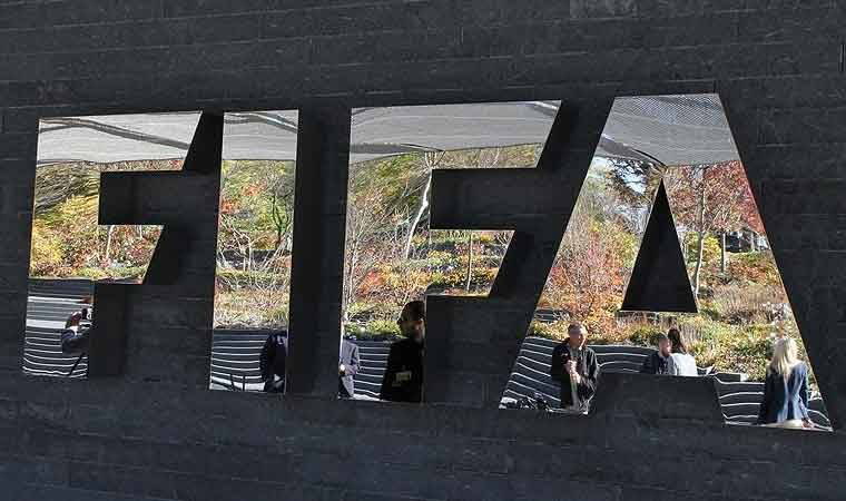 SON DAKİKA: FIFA'dan 5 Süper Lig kulübüne transfer yasağı