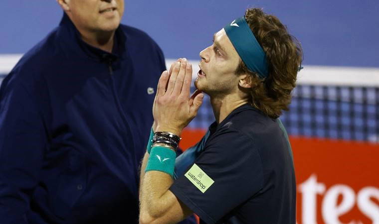 Hakeme bağıran Rus tenisçi diskalifiye edildi!