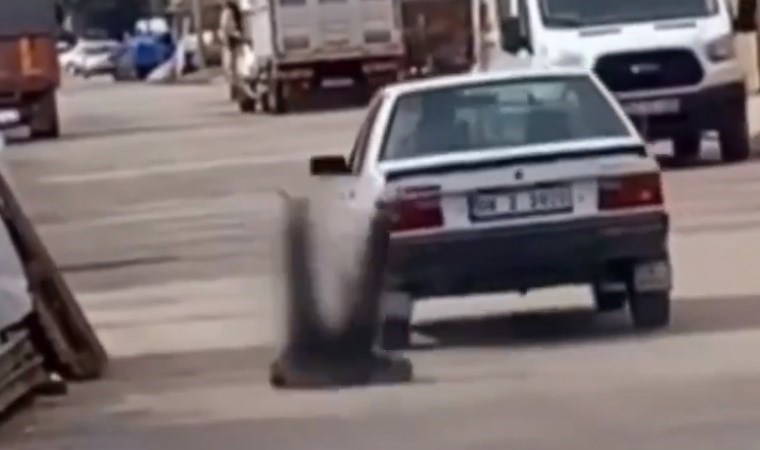 Otomobilin tavanına çıkan genç tepe taklak düştü