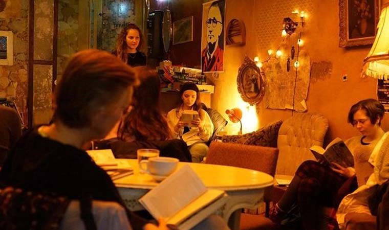 Bu kafede telefon kullanmak yasak! 'Sosyal medya detoksu' yaptıran mekân