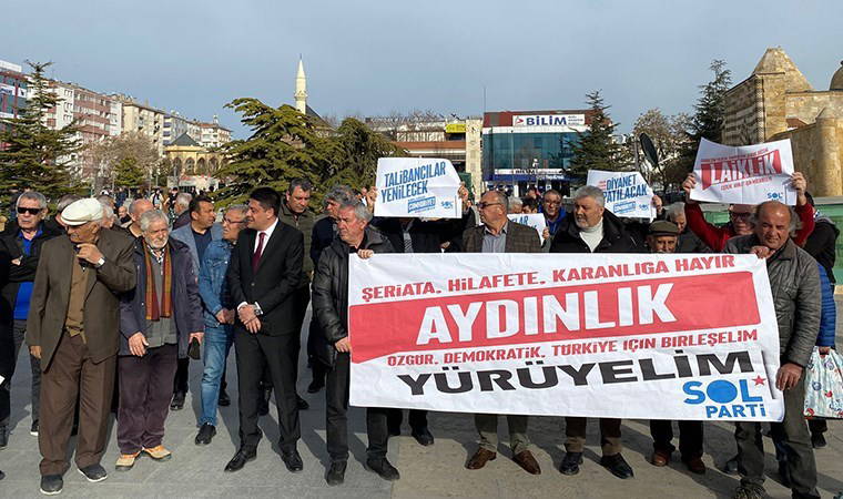SOL Parti 'Aydınlık Ülke Yürüyüşleri' için 3 kentte sokağa çıktı