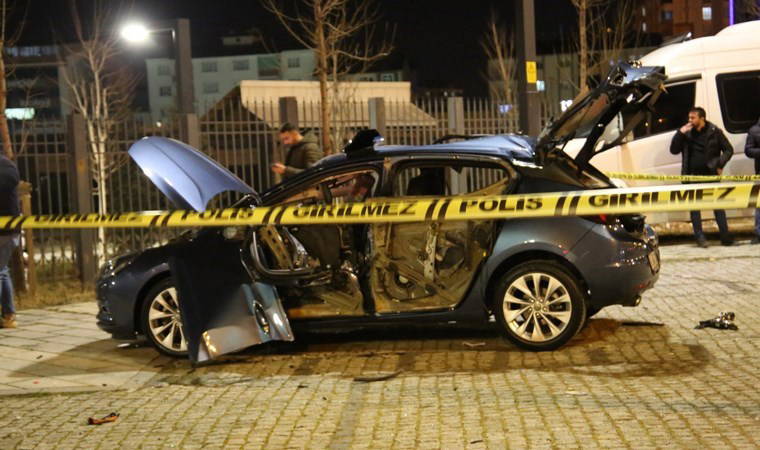 Muş’ta park halindeki araçta patlama! Sürücü yaralandı...