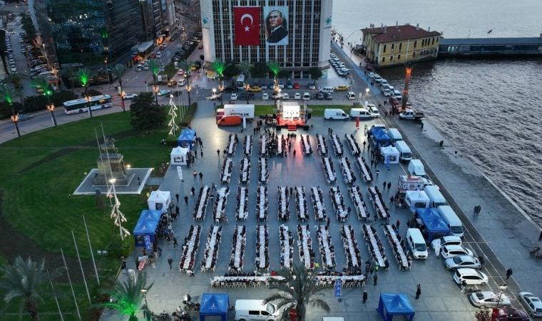 İzmir büyük iftar sofrasında buluştu