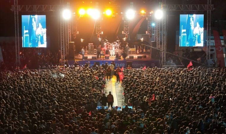 Aydın Söke Otogarı, “Duman” konseriyle açıldı