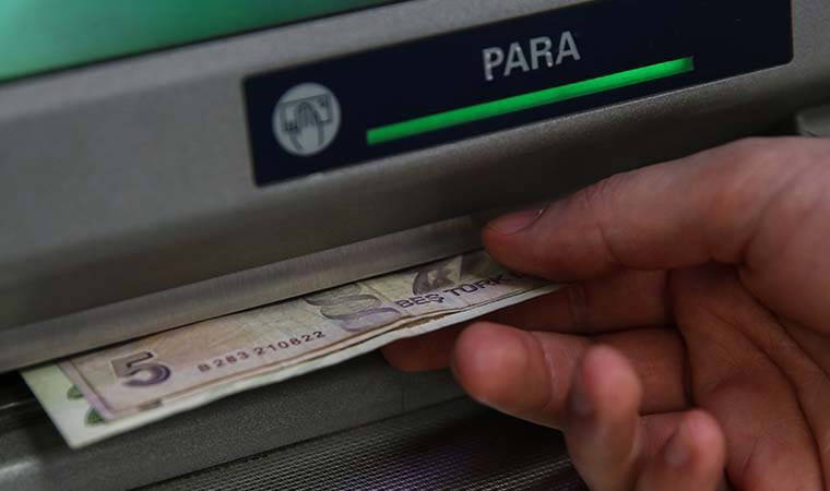 Adana'da filmleri aratmayan hırsızlık... Banka çıkışında takip edip parasını çaldılar