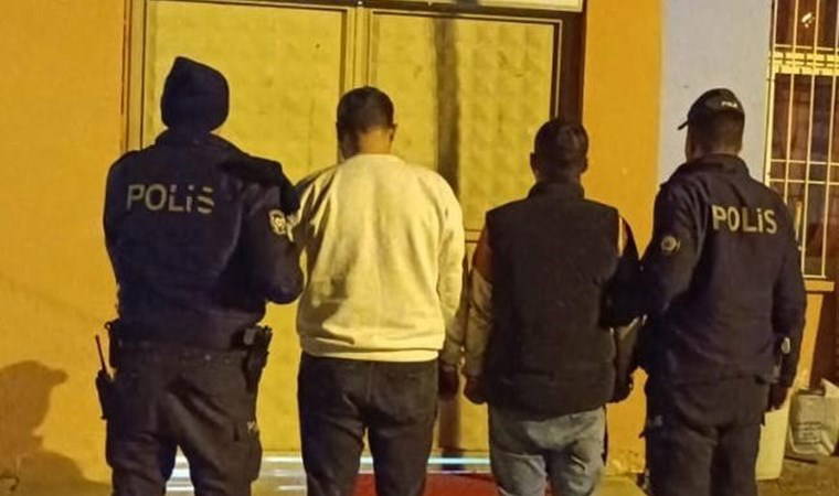 Durdurulan araç çalıntı çıktı: 2 gözaltı