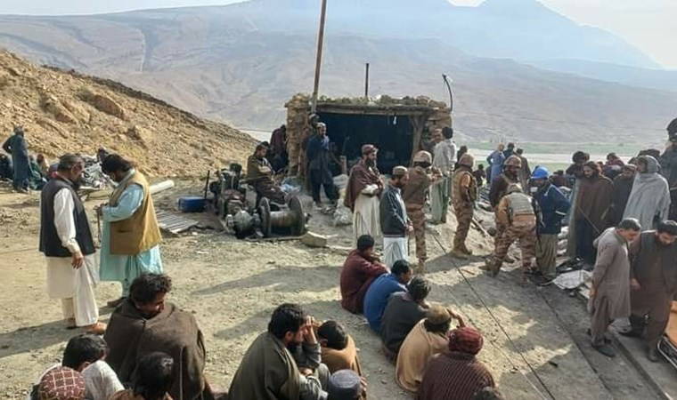 Pakistan'da madende gaz patlaması: 12 ölü