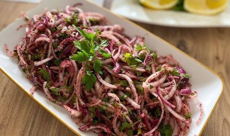 Kebapçı usulü soğan mezesi tarifi...