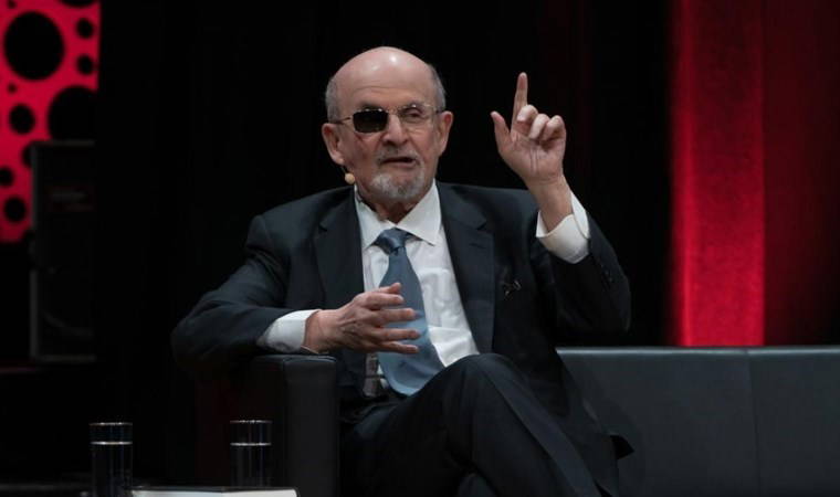 Yazar Salman Rüşdi'den yapay zeka testi: 'Özgünlük ve mizah yok'