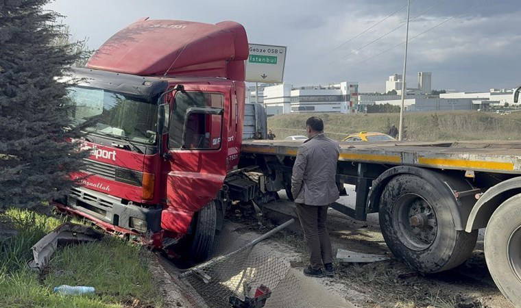 Bariyeri biçen tır makaslayarak su kanalına girdi: 1 yaralı