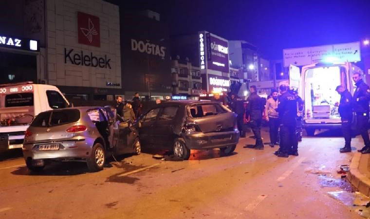İzmir'de korkunç kaza... Ortalık savaş alanına döndü: Ölü ve yaralılar var!