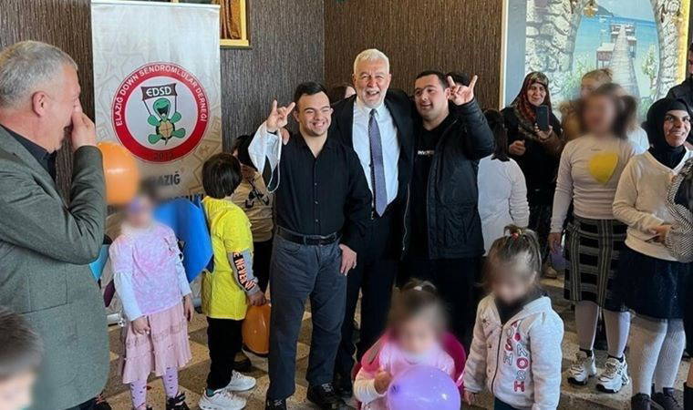 MHP Elazığ Belediye Başkan adayı, Down sendromlu çocuklara 'bozkurt' yaptırdı