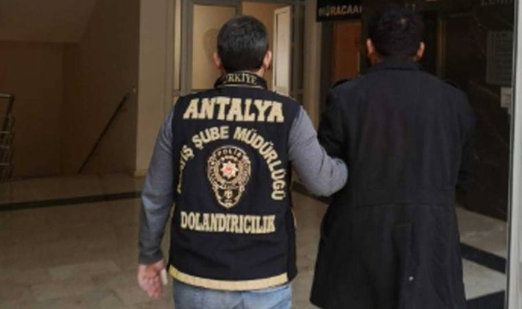 Kendini polis ve savcı olarak tanıttı