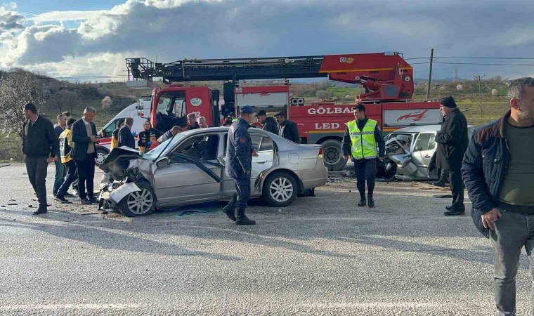 Adıyaman’da iki otomobil  çarpıştı: 1 ölü, 3 yaralı
