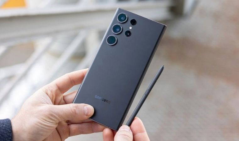 Galaxy S24 Ultra kullanıcılarından ilginç şikayet: Kokuyor!