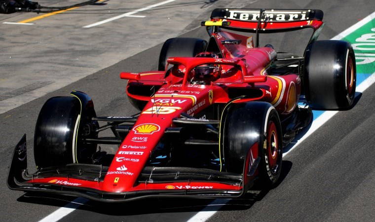 F1 Avustralya GP'de büyük sürpriz: Carlos Sainz podyumun en tepesinde!