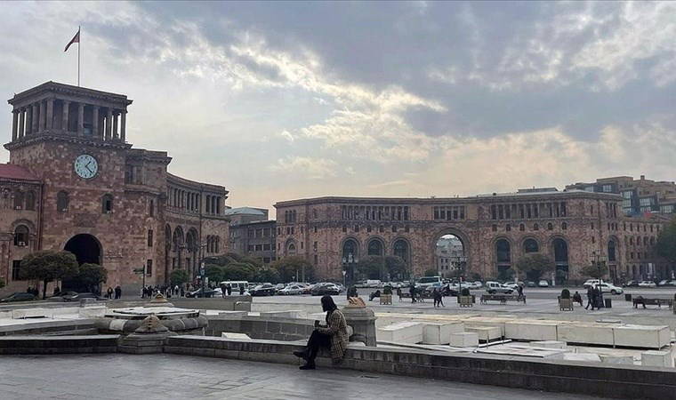 Ermenistan’da el bombalı saldırı girişimi