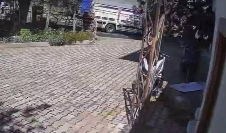 Antalya'da feci kaza... 17 yaşındaki motosikletli hayatını kaybetti