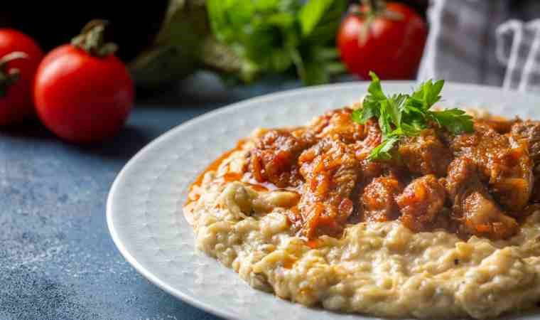 Klasikten vazgeçmeyenler için: Leziz Hünkar Beğendi tarifi