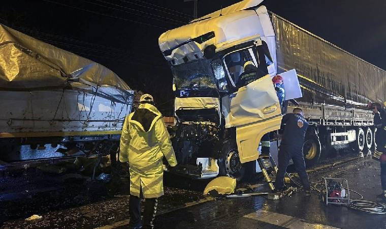 Konya'da feci kaza... TIR’lar birbirine girdi!