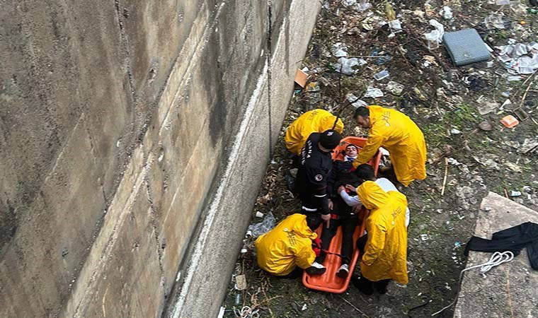 Adana'da köprüden bakan bir kişi nehre düştü