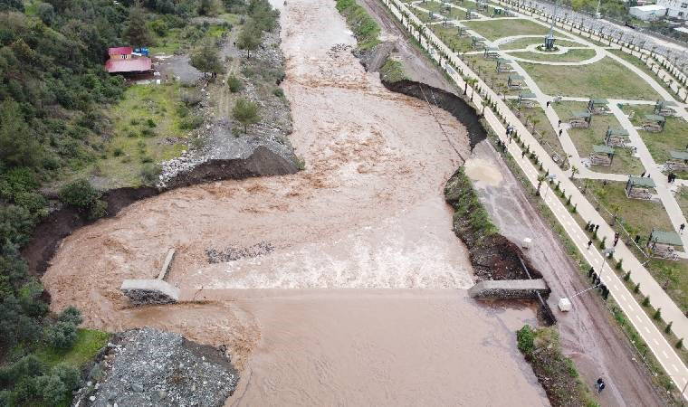 Osmaniye’de dere kenarındaki toprak yol çöktü!