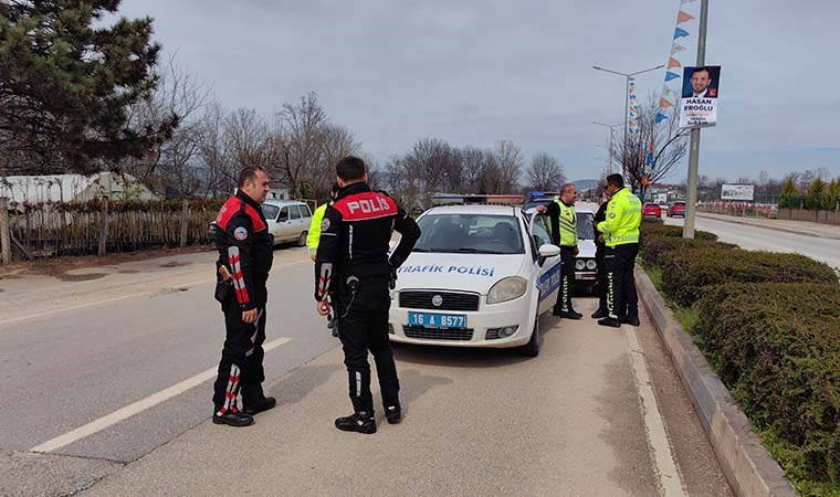 'Dur' ihtarına uymayan sürücü kovalamaca sonucu yakalandı