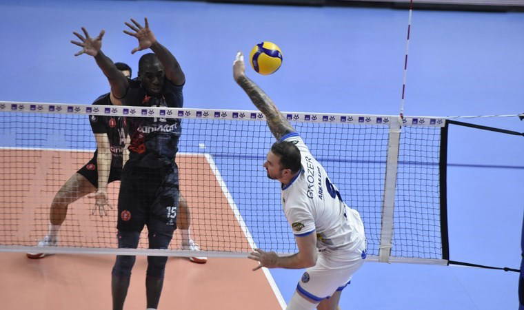 Arkas Spor altın setle finale yükseldi!