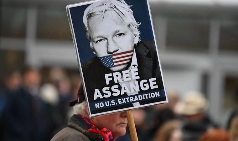 WikiLeaks kurucusu Assange’ın İngiltere’den ABD’ye iadesi askıya alındı