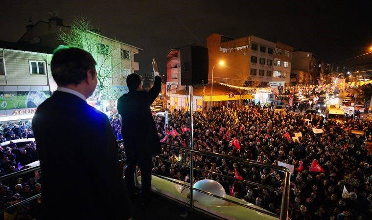 İmamoğlu’nun ilçe turu mitinge döndü!