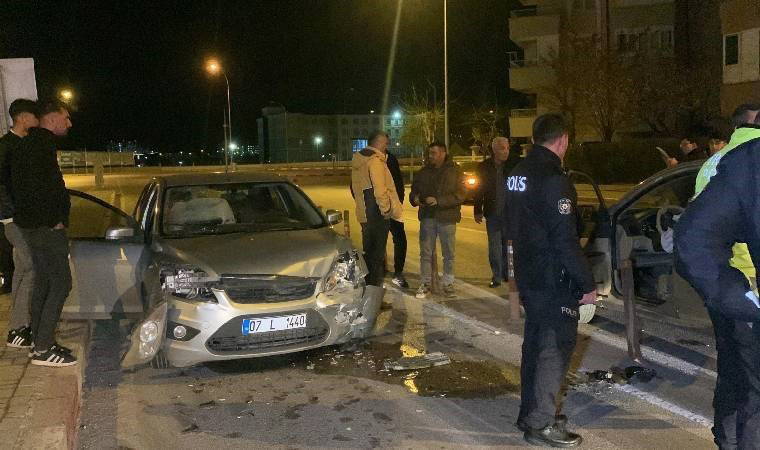 Karaman'da feci kaza... İki araç kafa kafaya çarpıştı!