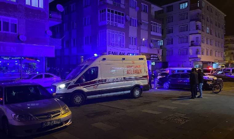 Aranıyordu... Polise bıçak çekip kaçtı!