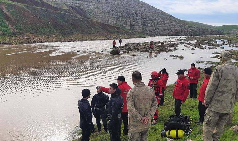 Dereye kapılıp kaybolan 13 yaşındaki çocuğun arama çalışmaları devam ediyor